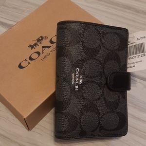 BNIB Coach signature corner zip wallet